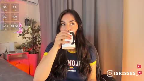 Snapshot of isabellasweet__ chatting on 06.18.26 online show from 06.18.26
