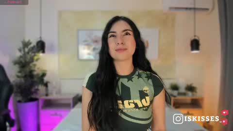 Snapshot of isabellasweet__ chatting on 07.17.26 online show from 07.17.26