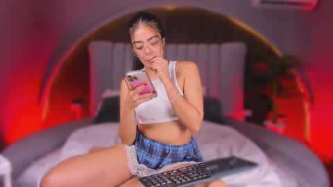 Snapshot of isabellax21 chatting on 02.10.26 Isa online show from 02.10.26