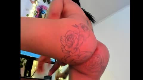 Snapshot of isabelldolls chatting on 09.23.25 isabelldollts online show from 09.23.25