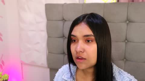 Snapshot of isabelle_lane chatting on 01.12.26 online show from 01.12.26