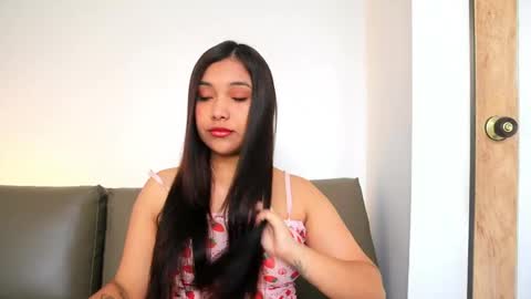 Snapshot of isabelle_lane chatting on 04.13.26 online show from 04.13.26