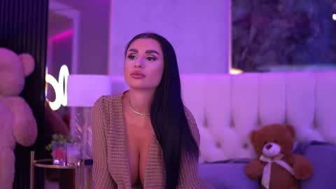 IsabelleHunt online show from 09.10.25