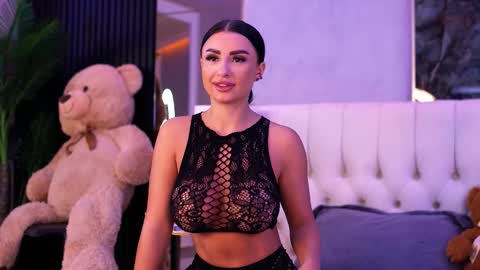 IsabelleHunt online show from 09.16.25