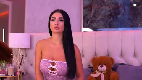 IsabelleHunt online show from 09.17.25
