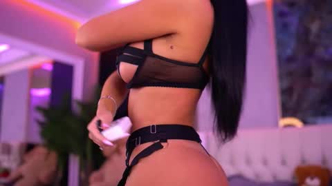 IsabelleHunt online show from 09.19.25