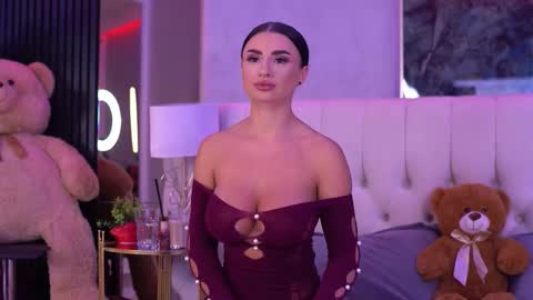 IsabelleHunt online show from 09.25.25