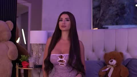IsabelleHunt online show from 10.15.25