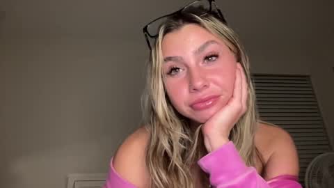 Snapshot of isabellekinsley chatting on 12.10.24 isabellekinsley online show from 12.10.24