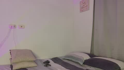 Isabella Hilton online show from 12.02.25