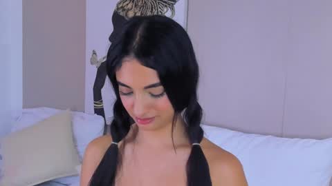 Snapshot of isamonroee chatting on 12.20.24 Isa Monroee online show from 12.20.24