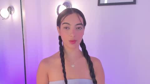 Snapshot of isamonroee chatting on 10.07.25 Isa Monroee online show from 10.07.25