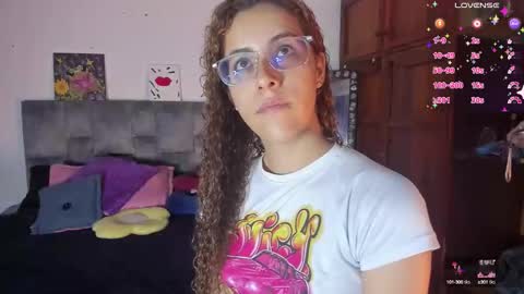 Isabela  online show from 09.13.25