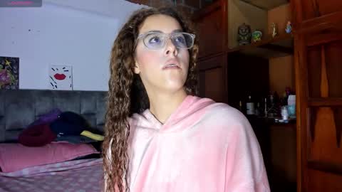 Isabela  online show from 10.22.25