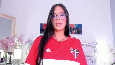 Isa Saenz online show from 11.15.25