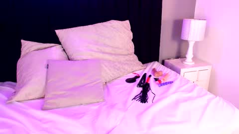 Isabela Isa for lovers online show from 03.24.26