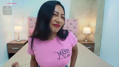 Isis Choi online show from 03.04.26