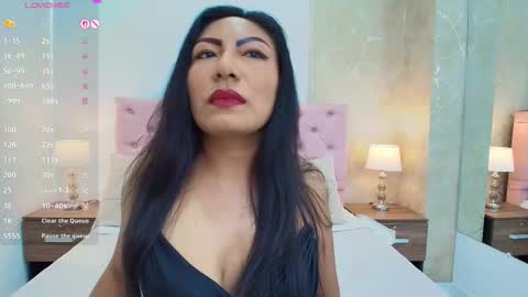 Isis Choi online show from 03.23.26