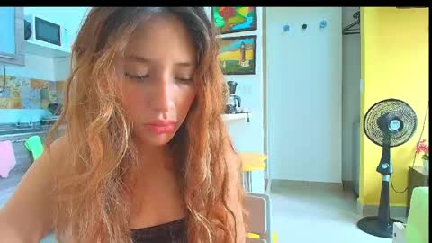 Snapshot of isis_pink chatting on 05.19.26 Alaya online show from 05.19.26