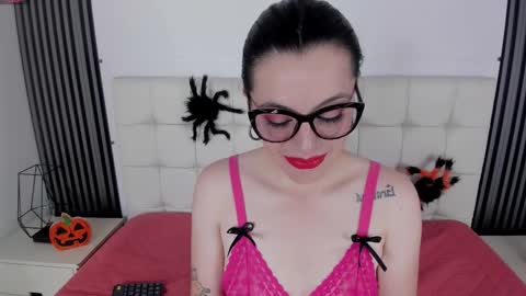 Isis Noir online show from 10.08.25