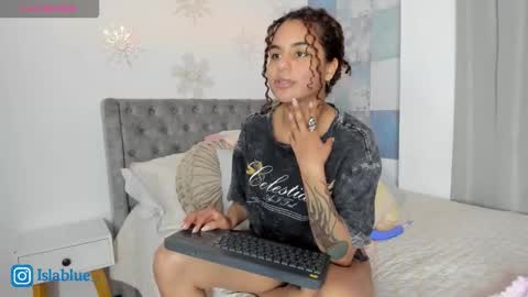 Snapshot of islaa_bluee chatting on 01.18.26 Isla Blue online show from 01.18.26