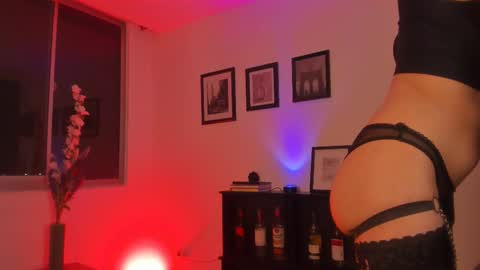 Julyane online show from 02.21.25