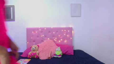 Snapshot of issa_kitty chatting on 02.18.25 issa_kitty online show from 02.18.25