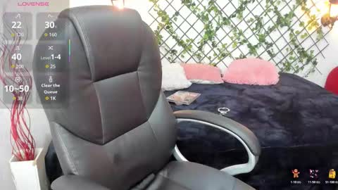 Snapshot of issa_nassar chatting on 10.25.25 Issa online show from 10.25.25