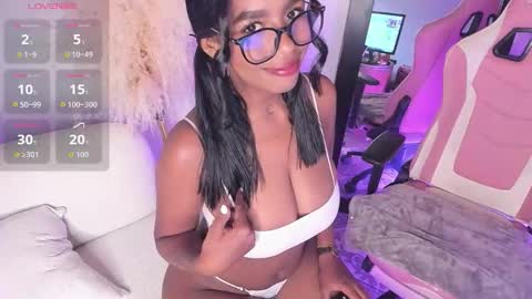 Snapshot of issabella_grey chatting on 10.04.25 Isa Goddes online show from 10.04.25