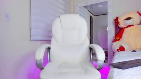 Snapshot of issabellarodriguez chatting on 02.06.25 Isa online show from 02.06.25