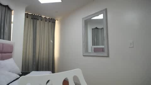 issadorajames online show from 12.25.24