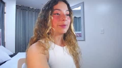 issadorajames online show from 01.07.25