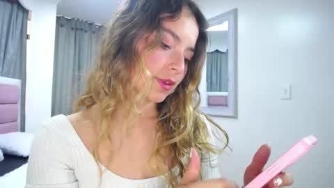 issadorajames online show from 01.13.25