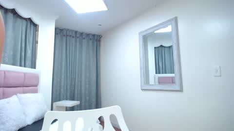 issadorajames online show from 02.03.25