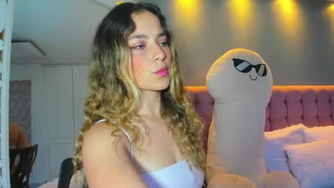 issadorajames online show from 02.09.25