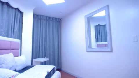 issadorajames online show from 02.17.25