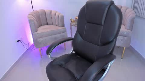 issi_loren online show from 12.01.25