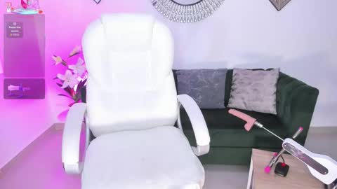 issi_loren online show from 12.14.25