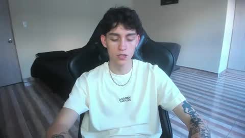Snapshot of it_jhon chatting on 06.26.26 Jhon online show from 06.26.26