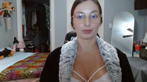 Bella Bloom online show from 12.05.24