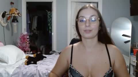 Bella Bloom online show from 01.04.25