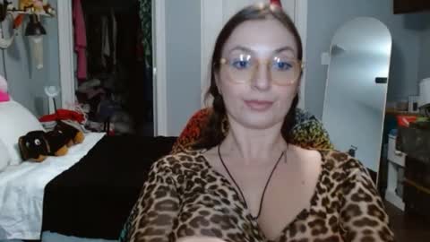 Bella Bloom online show from 02.03.25