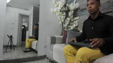 Italo Moore online show from 10.18.25