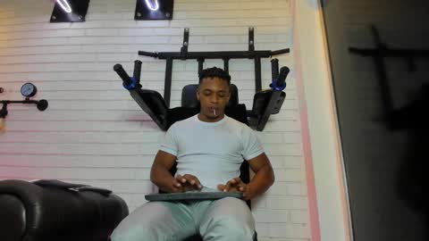 Italo Moore online show from 11.27.25