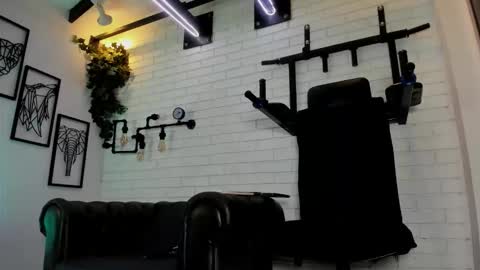 Italo Moore online show from 01.10.26