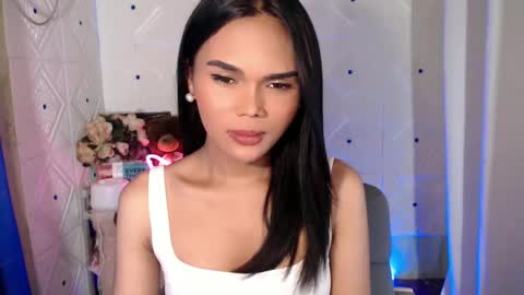 Snapshot of itgirl_cathy chatting on 02.23.25 CathCathy online show from 02.23.25