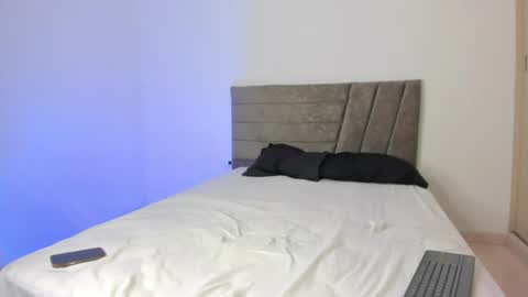 Ithan and Friends online show from 04.12.26