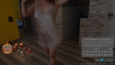 Snapshot of its_jessi chatting on 12.07.24 Jessi online show from 12.07.24