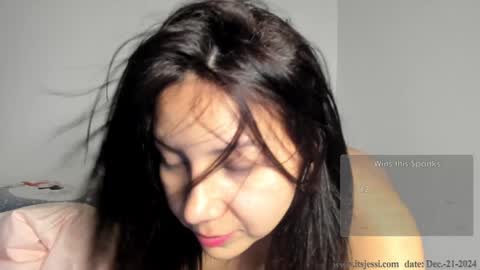 Snapshot of its_jessi chatting on 12.21.24 Jessi online show from 12.21.24