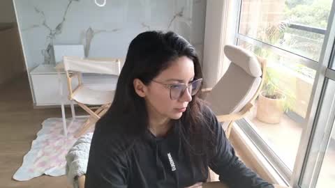 Snapshot of its_jessi chatting on 05.11.26 Jessi online show from 05.11.26